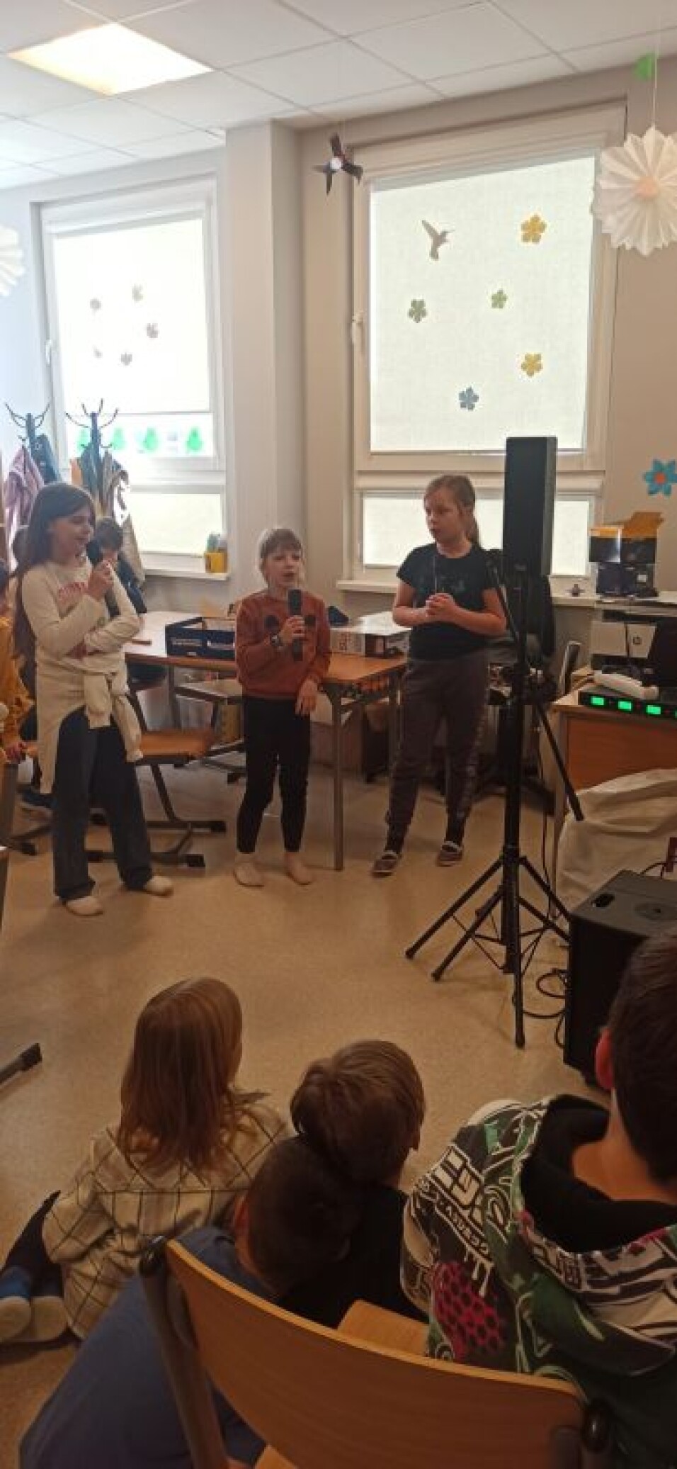 Zapoznajemy się z&nbsp;mikserem audio, mikrofonem i&nbsp;głośnikami